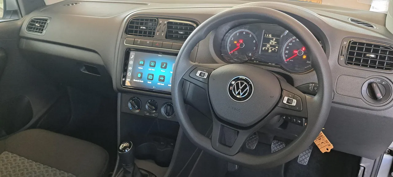 POLO VIVO LIFE 1.4 MANUAL — photo 2