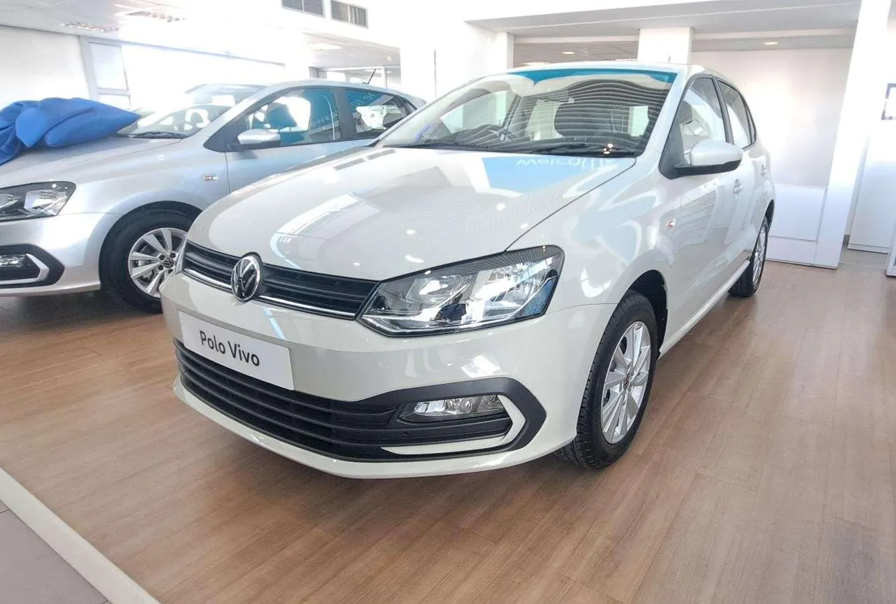 POLO VIVO 1.6 LIFE TIPTRONIC — photo 7