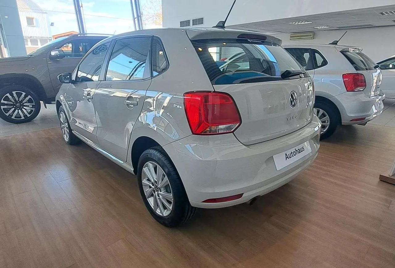 POLO VIVO 1.6 LIFE TIPTRONIC — photo 5