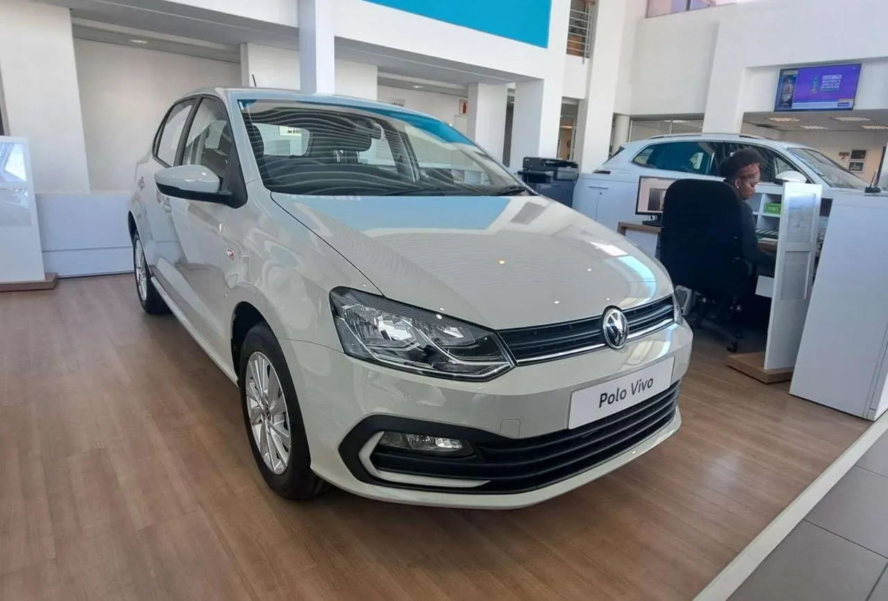 POLO VIVO 1.6 LIFE TIPTRONIC — photo 4