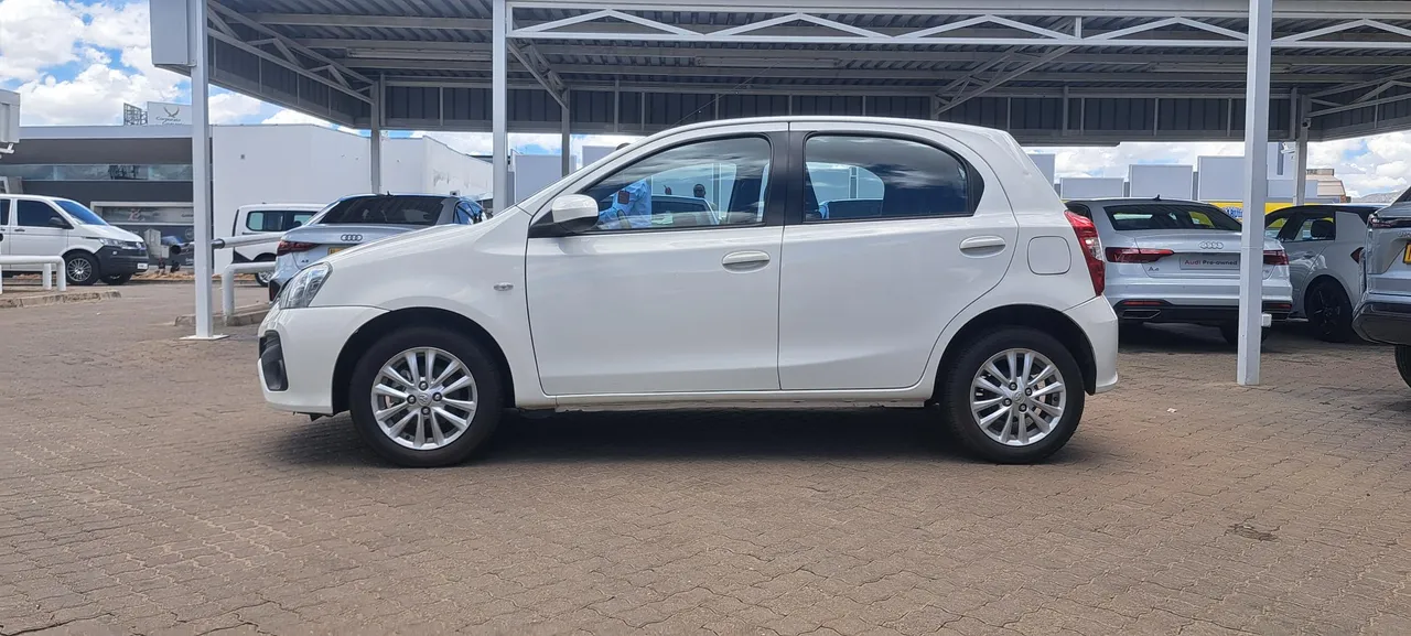 Toyota ETIOS 1.5 Xs/SPRINT 5Dr — photo 4