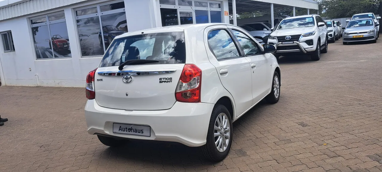 Toyota ETIOS 1.5 Xs/SPRINT 5Dr — photo 6