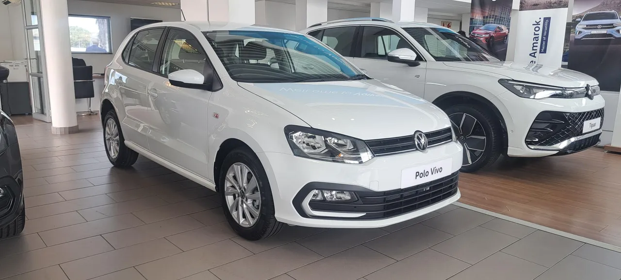 Polo Vivo 1.6 Life TipTronic — photo 3