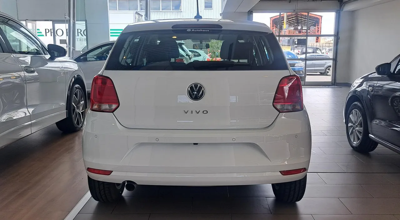 Polo Vivo 1.6 Life TipTronic — photo 2