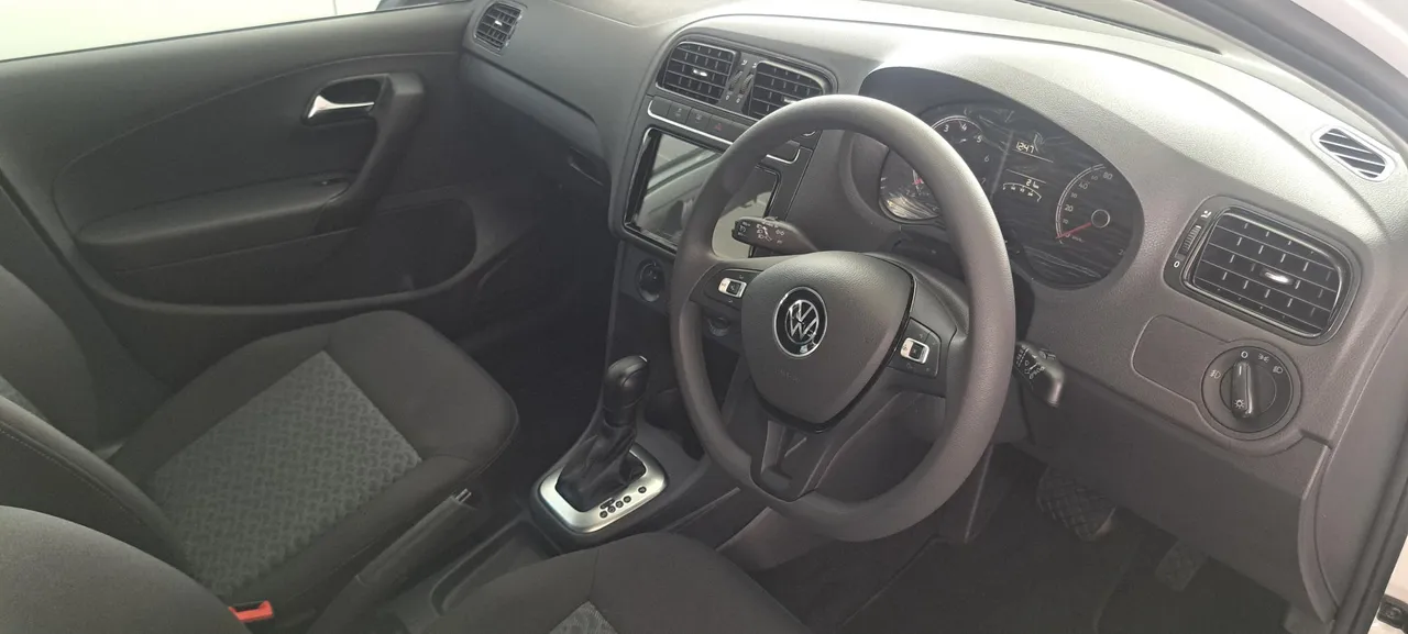 Polo Vivo 1.6 Life TipTronic — photo 6
