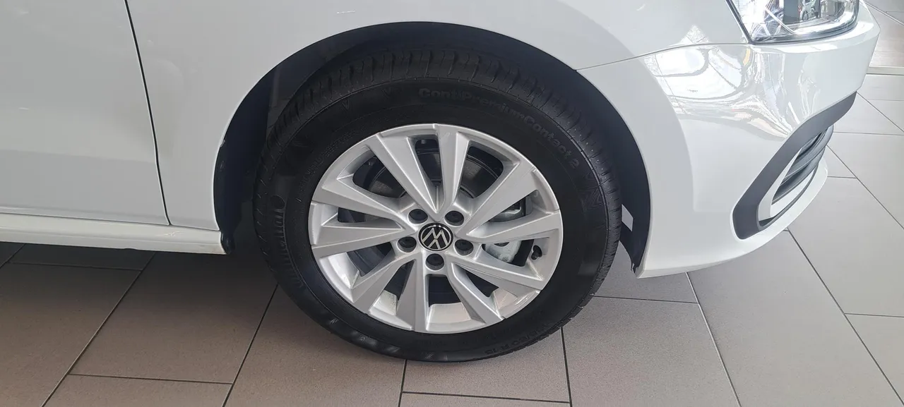 Polo Vivo 1.6 Life TipTronic — photo 4