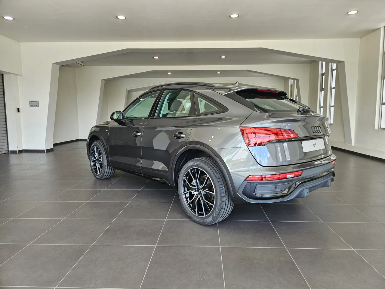 Audi Q5 Sportback 45 TFSI Black Edition — photo 6