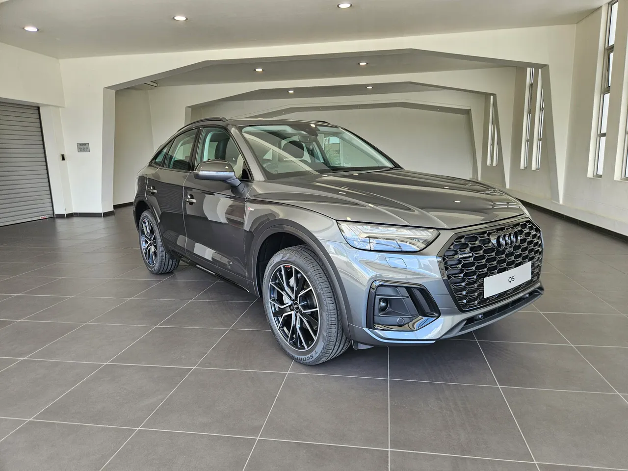 Audi Q5 Sportback 45 TFSI Black Edition — photo 2