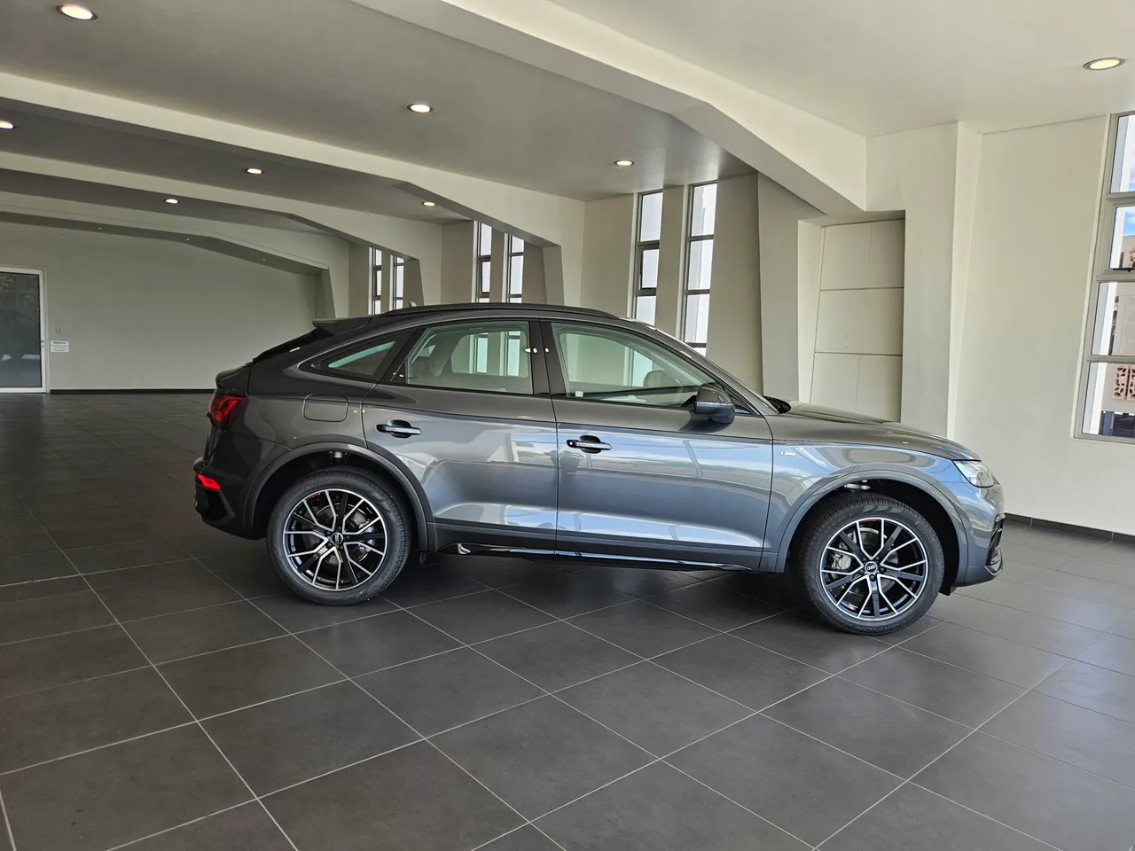 Audi Q5 Sportback 45 TFSI Black Edition — photo 10