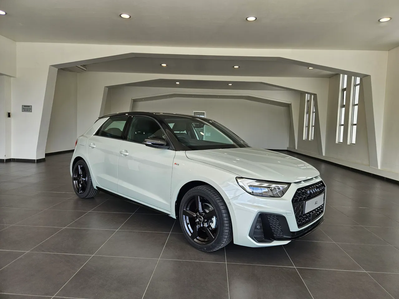 Demo Audi A1 Sportback 30 TFSI S tronic Black Edition — photo 7