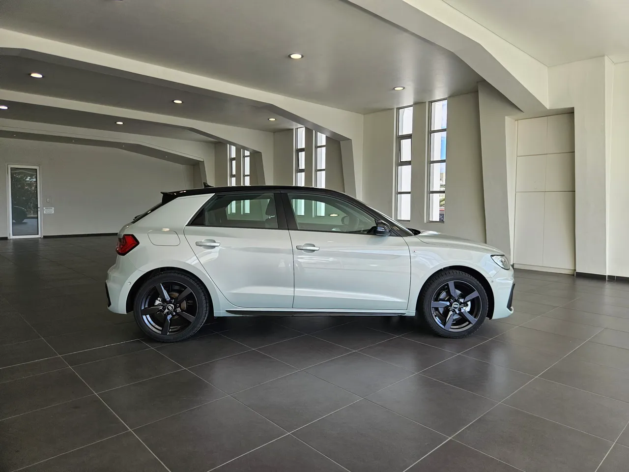 Demo Audi A1 Sportback 30 TFSI S tronic Black Edition — photo 5