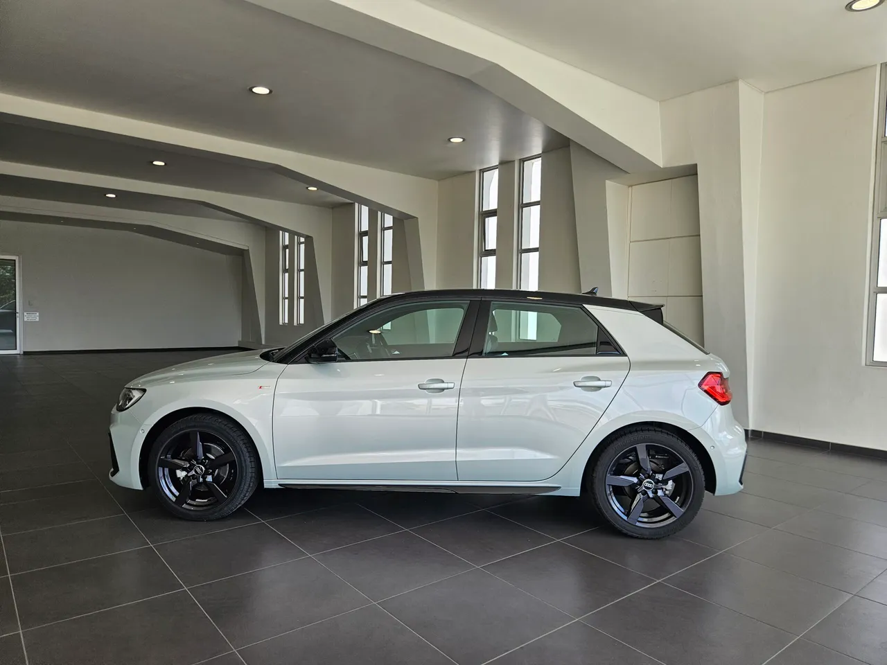 Demo Audi A1 Sportback 30 TFSI S tronic Black Edition — photo 4