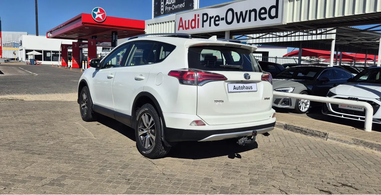 Toyota Rav 4 2.0 GX — photo 8