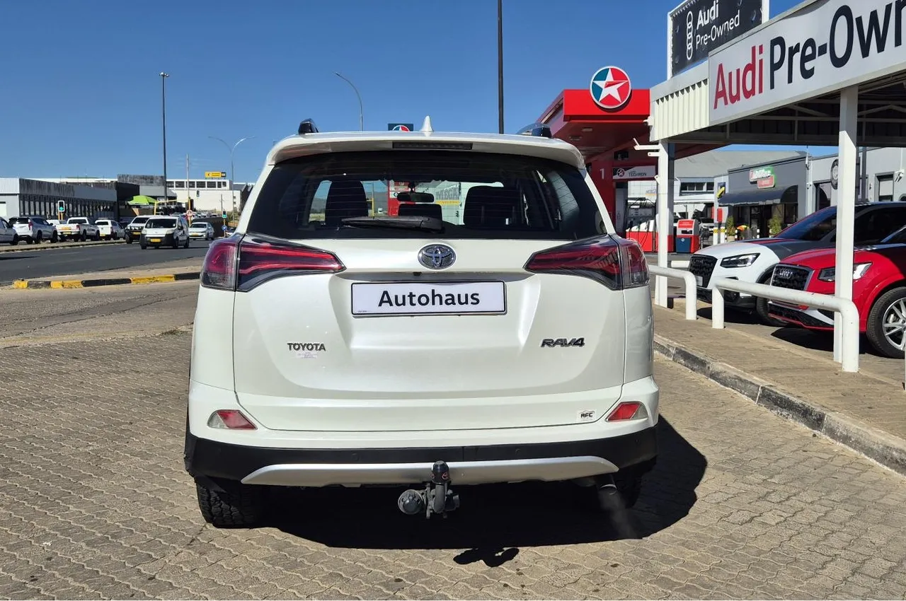 Toyota Rav 4 2.0 GX — photo 2