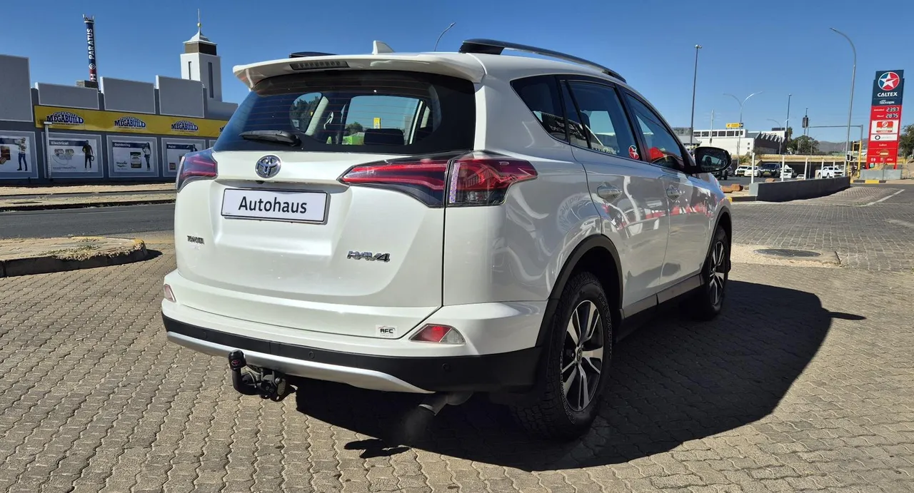 Toyota Rav 4 2.0 GX — photo 4
