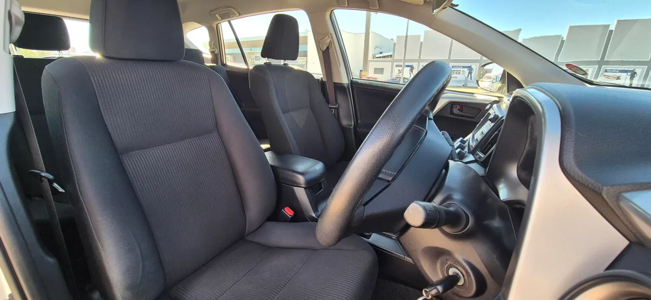 Toyota Rav 4 2.0 GX — photo 6