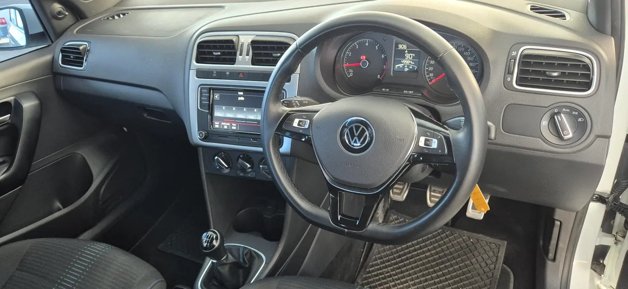 Polo Vivo 1.0 GT — photo 6