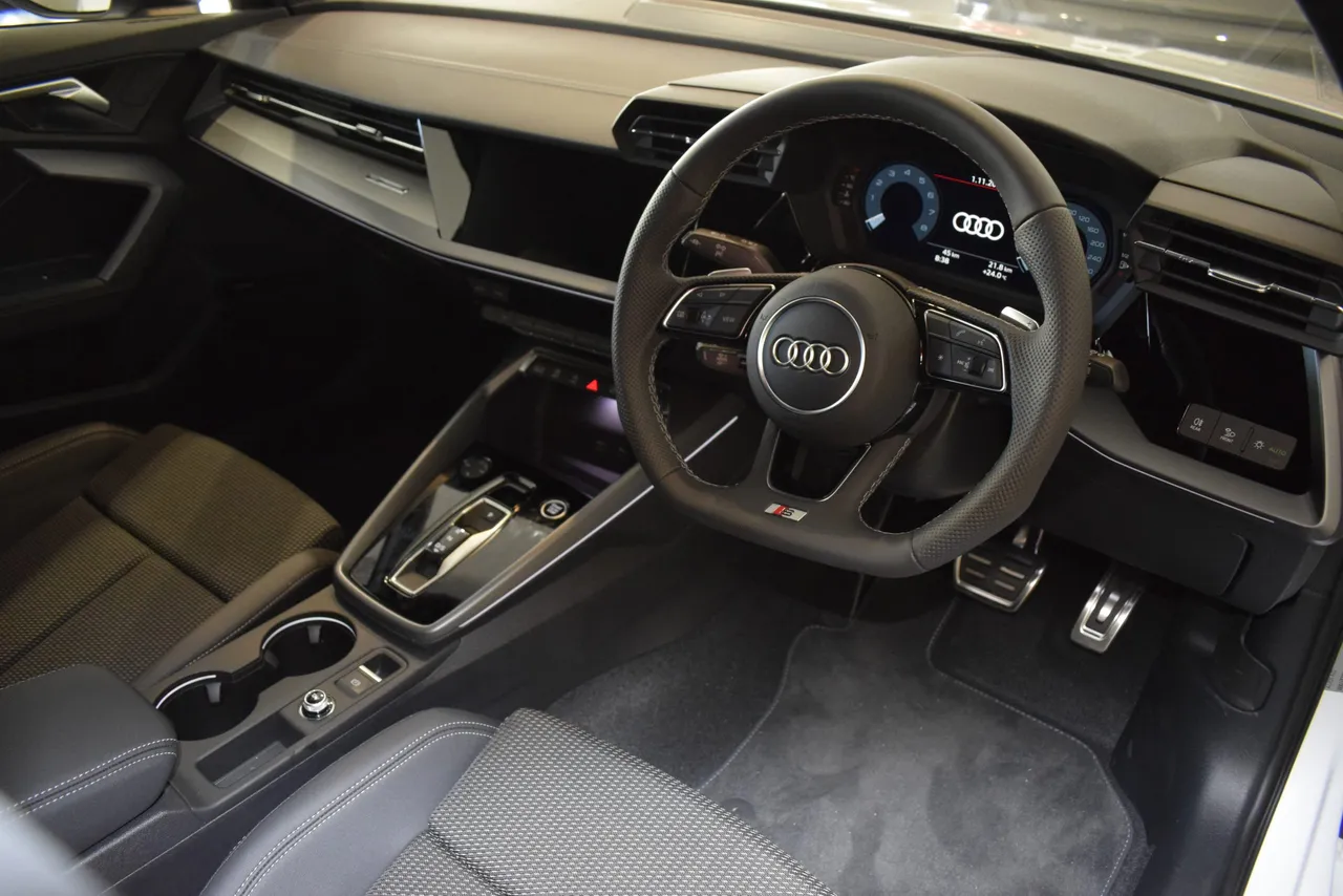 Audi A3 Sedan 35 TFSI — photo 3