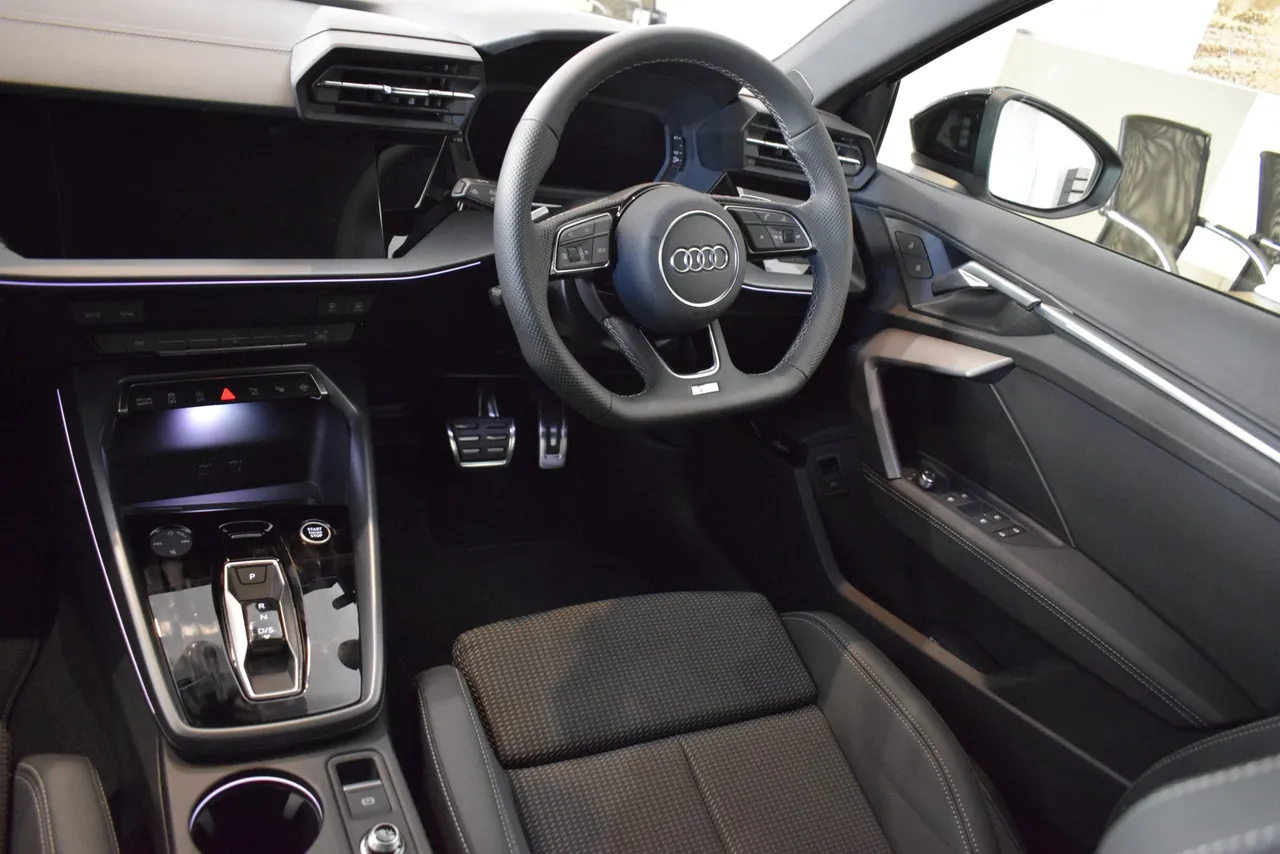 Audi A3 Sedan 35 TFSI — photo 2