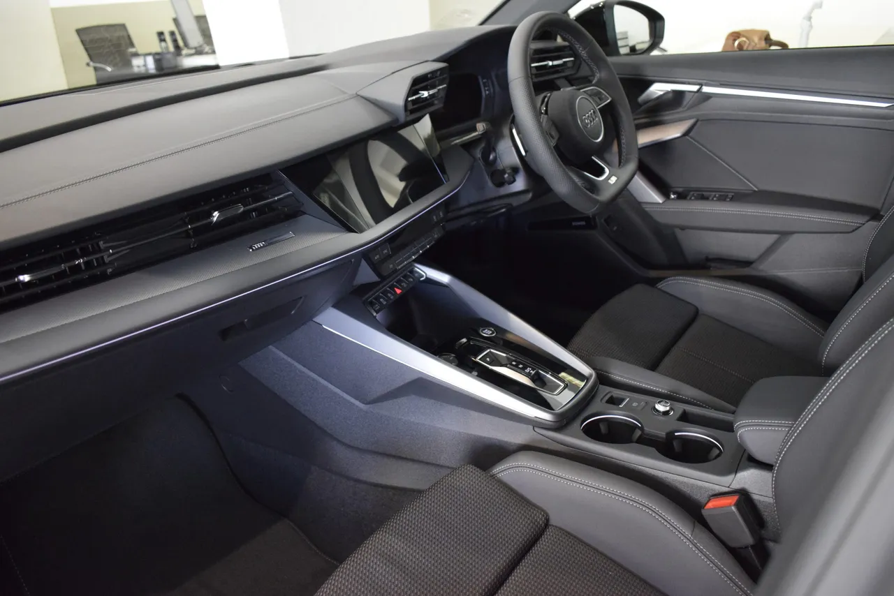 Audi A3 Sedan 35 TFSI — photo 4