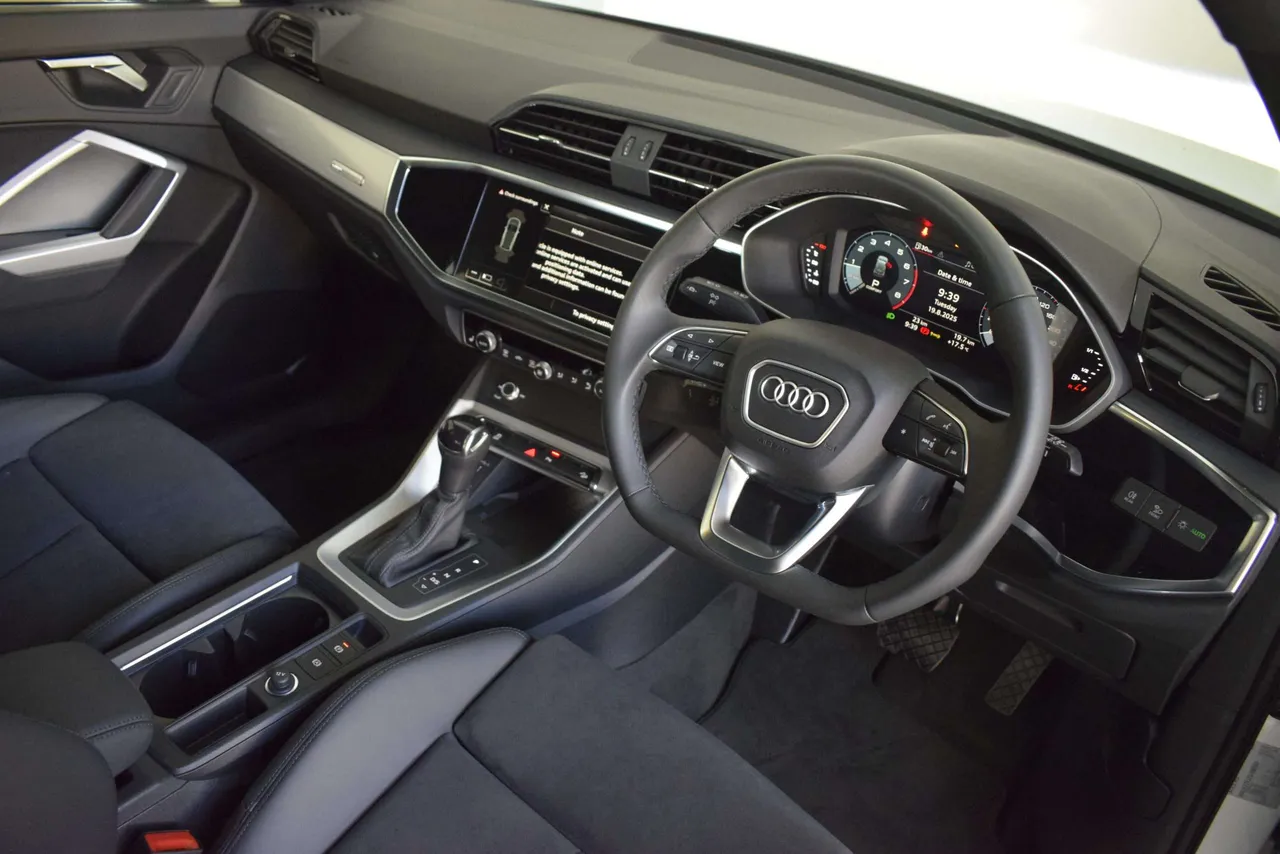 Pre-Owned Audi Q3 TFSI S Tronic — photo 2