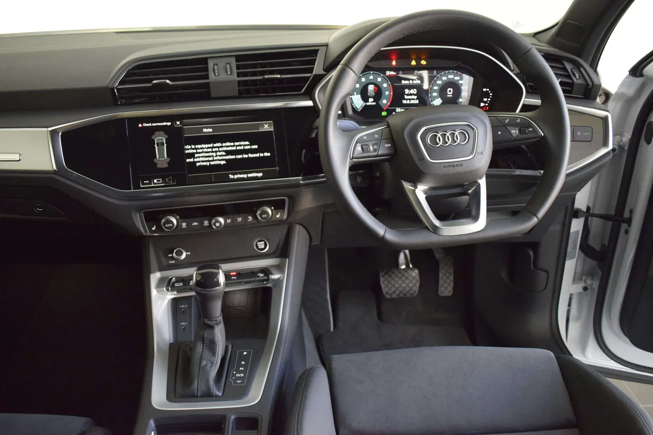 Pre-Owned Audi Q3 TFSI S Tronic — photo 3