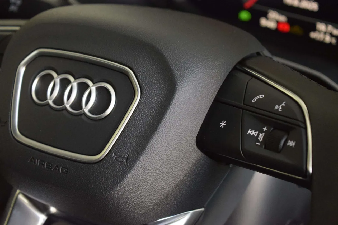 Pre-Owned Audi Q3 TFSI S Tronic — photo 4