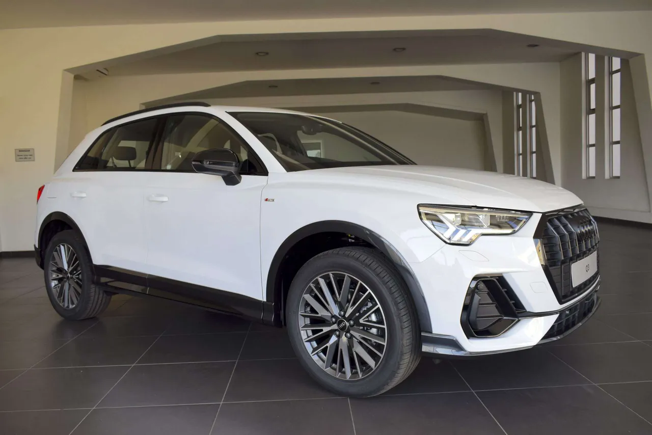 Pre-Owned Audi Q3 TFSI S Tronic — photo 5
