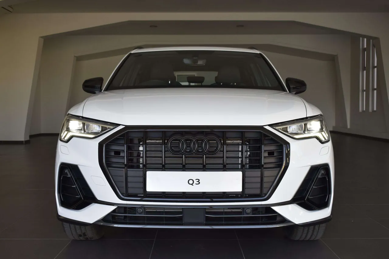 Pre-Owned Audi Q3 TFSI S Tronic — photo 6