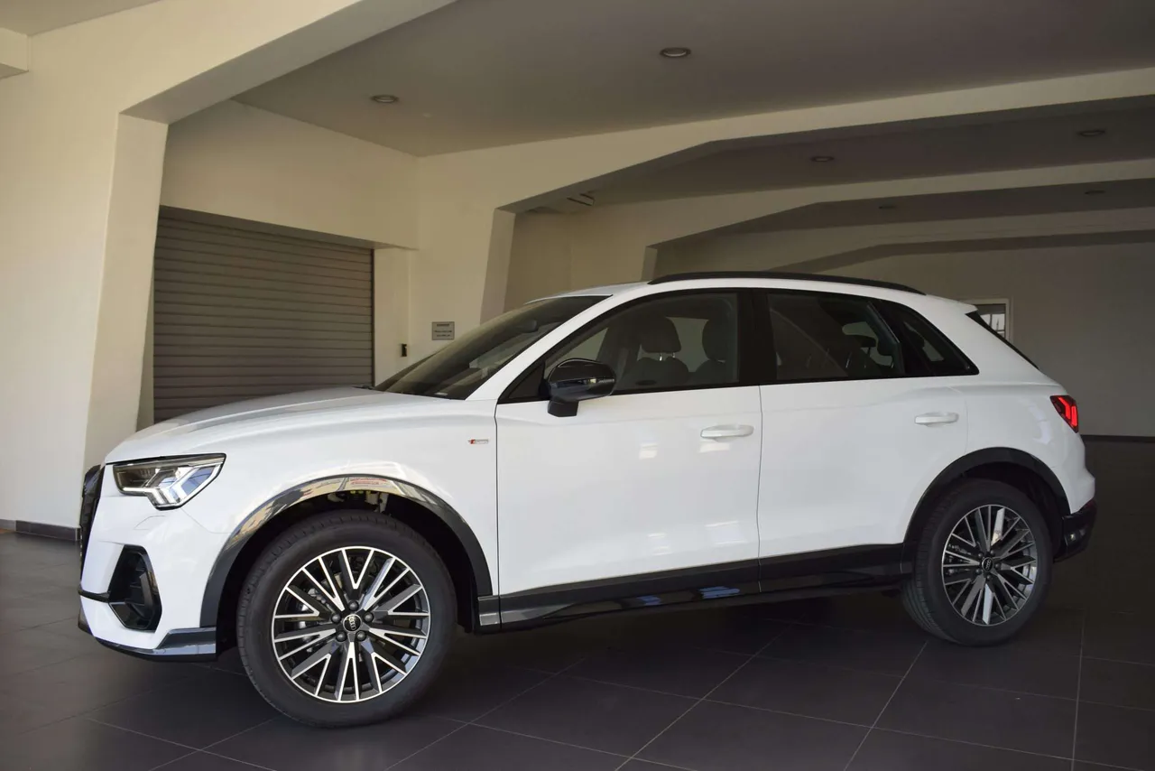 Pre-Owned Audi Q3 TFSI S Tronic — photo 7