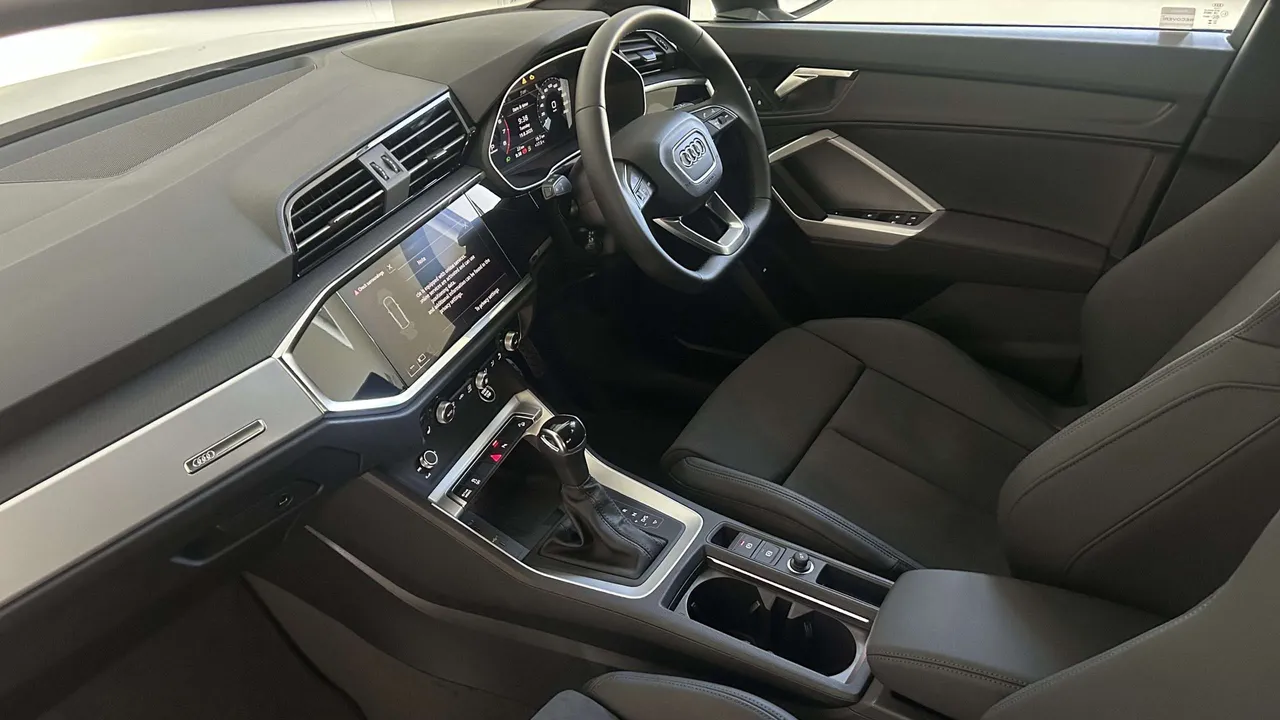 Pre-Owned Audi Q3 TFSI S Tronic — photo 8