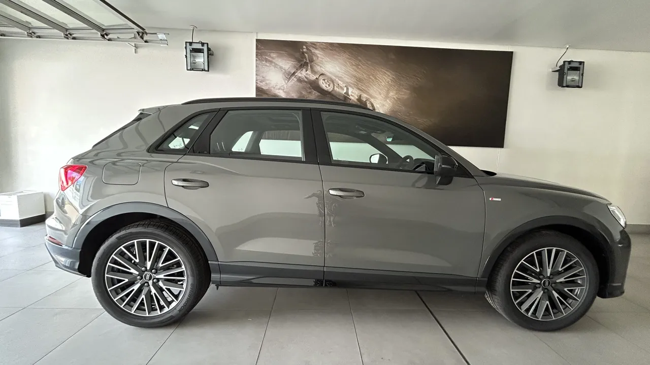 Demo AUDI Q3 35 TFSI Black Edition — photo 9