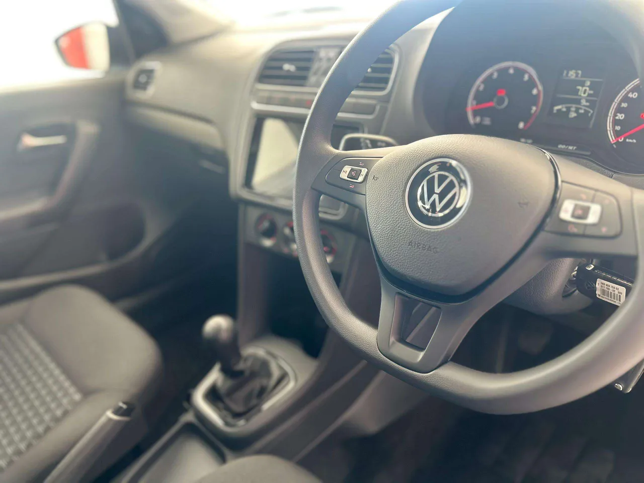 POLO VIVO 1.4 55KW — photo 9