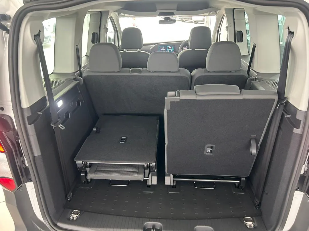CADDY KOMBI 1.6I 81KW 6SPEED 7 SEATER — photo 9
