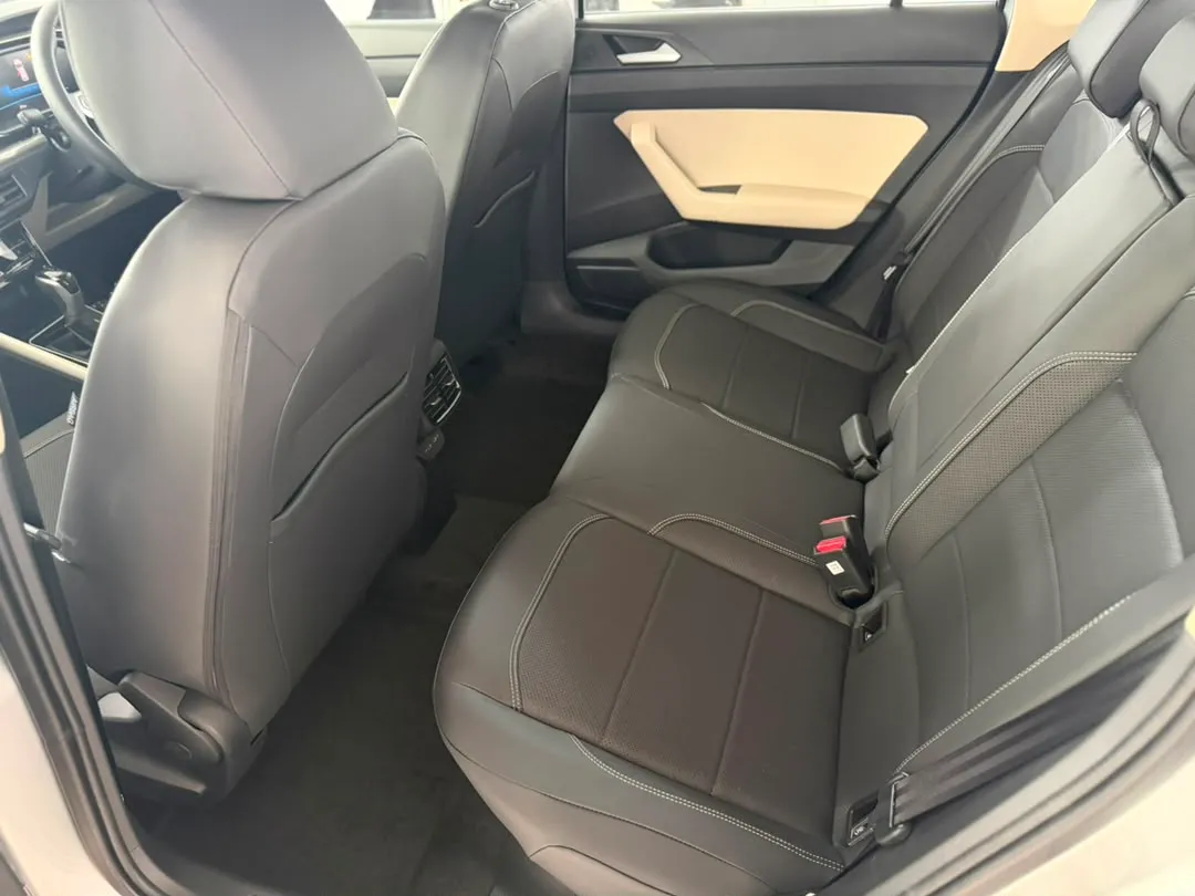 POLO SEDAN 1.0 TSI 85KW STYLE TIPTRONIC — photo 10
